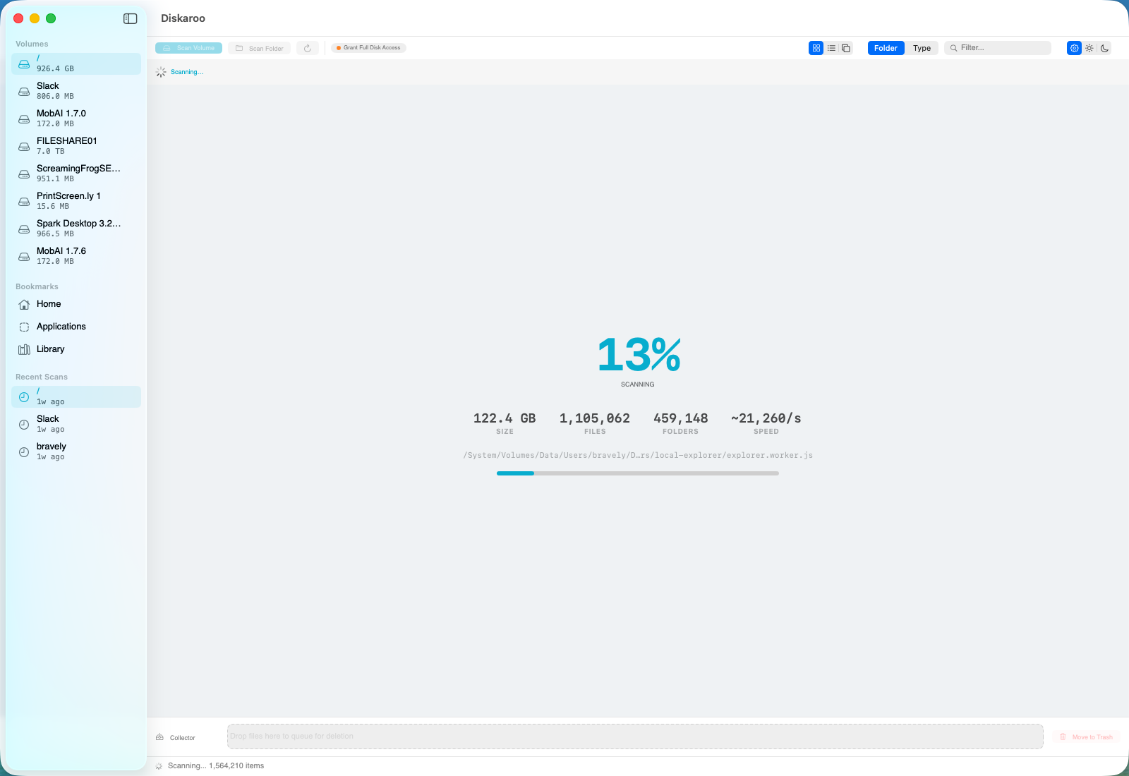 Diskaroo scanning a disk — live file count, size, and scan speed with collector tray